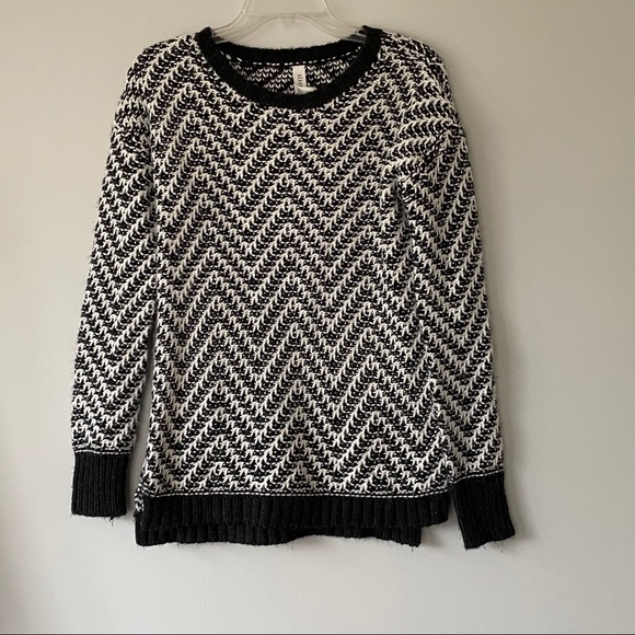 Aeropostale Sweaters - Aeropostale Chevron Knit Sweater Medium
